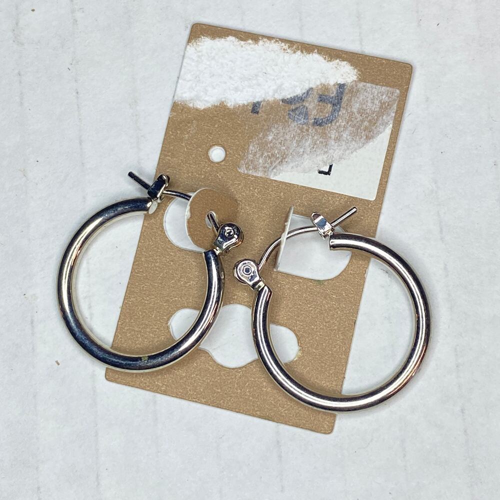Women's Silver-Tone 0.75" Hoop Fashon Earrings New NWT